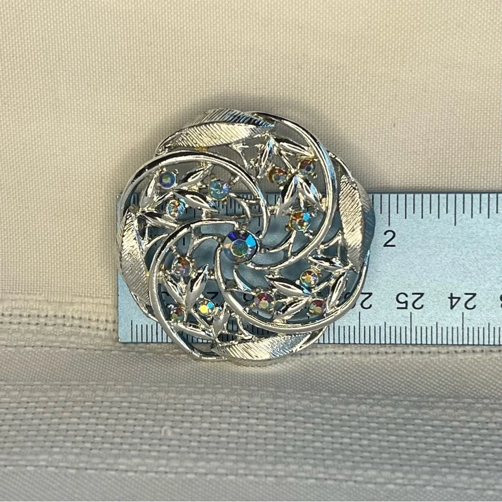 VTG‎ Brooch Aurora Borealis Rhinestones Round Silver-tone Rhodium Back